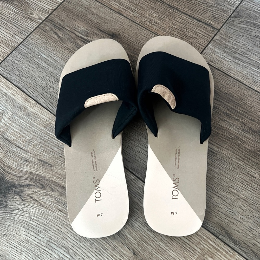 TOMS Women's Carly Slide Sandals Black Size 7 - Picture 4 of 6